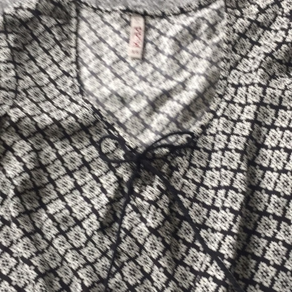 Top - Picture 4 of 4